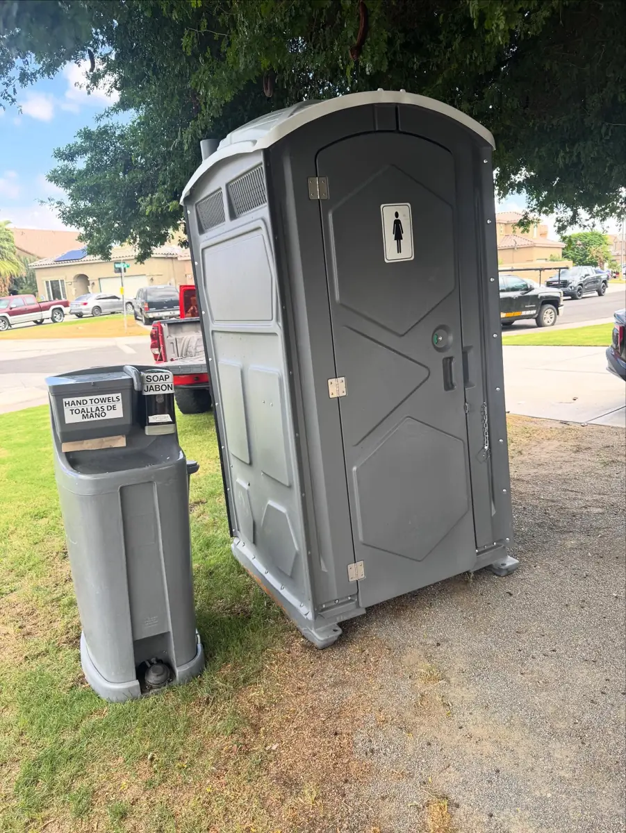 Photo: Two-sided sink for food lines